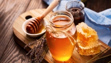 🍯 Mật ong – Tinh chất vàng từ thiên nhiên: Công dụng, cách dùng, bảo quản & những lưu ý cần biết