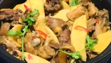 Cách Làm Gà Kho Măng Đậm Đà, Thơm Ngon Chuẩn Vị Cơm Nhà