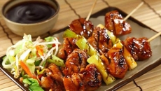 Cách Làm Gà Xiên Que Nướng Thơm Ngon, Mềm Mọng Chuẩn BBQ Tại Nhà