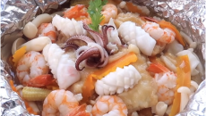 Cơm hải sản nướng giấy bạc – thơm lừng, đậm vị, nóng hổi vừa thổi vừa ăn