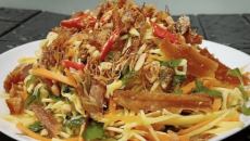 Cách làm gỏi xoài cá khô – chua cay mặn ngọt, ăn là ghiền