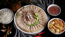 Cơm nhà đậm đà: Thịt luộc cà pháo mắm tôm – món ngon nhớ mẹ