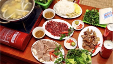 Lẩu bò nhúng giấm – thanh chua, đậm vị, cuốn bánh tráng hấp dẫn