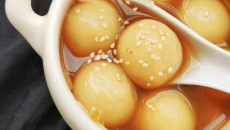 Chè trôi nước – mềm dẻo, ngọt bùi, thơm gừng, béo nước dừa
