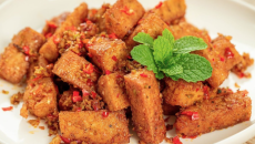 ĐẬU HŨ CHIÊN SẢ ỚT – THƠM LỪNG, GIÒN BÊN NGOÀI, MỀM BÊN TRONG