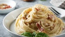 Spaghetti sốt kem – Món Ý béo thơm mịn mượt dễ gây nghiện