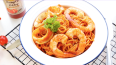 Spaghetti hải sản sốt cà chua – Món Ý thơm nức, chuẩn vị Địa Trung Hải