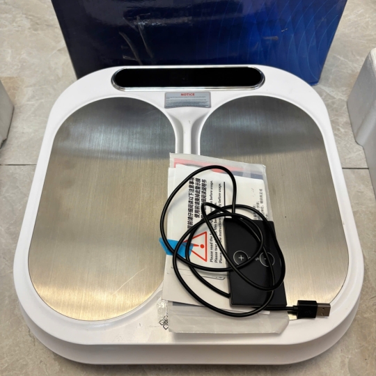 Thiết bị trị liệu  từ tính máy xung chân OlyLife THz Tera P90 