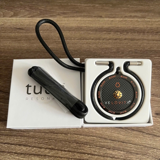 THIẾT BỊ ĐEO CỔ  TUUN RESONATE VELOVITA JEUNESSE CHỐNG SÓNG VÔ HÌNH TỪ ĐIỆN THOẠI, MÁY TÍNH, TIVI,....